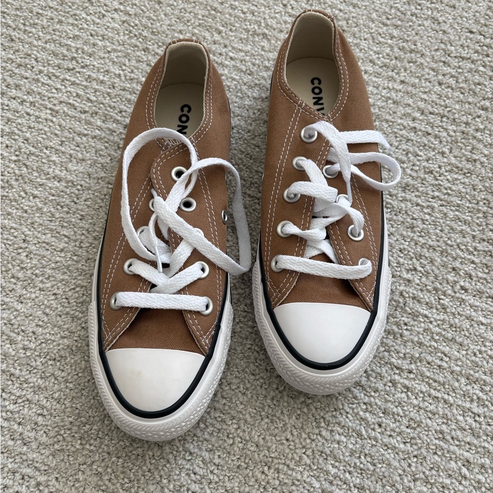 Women’s Converse size 6 in Hot Tea